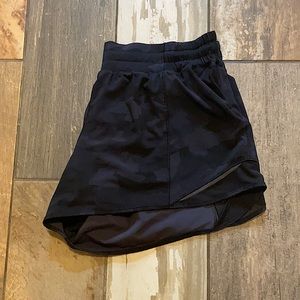Camo lululemon hotty hot shorts